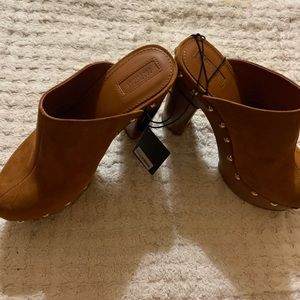 NEW! NWT . Forever 21  brown suede Mule